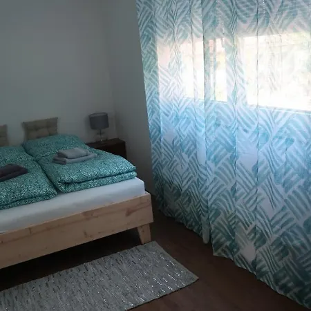 Gruener Baum Апартаменты Gampern